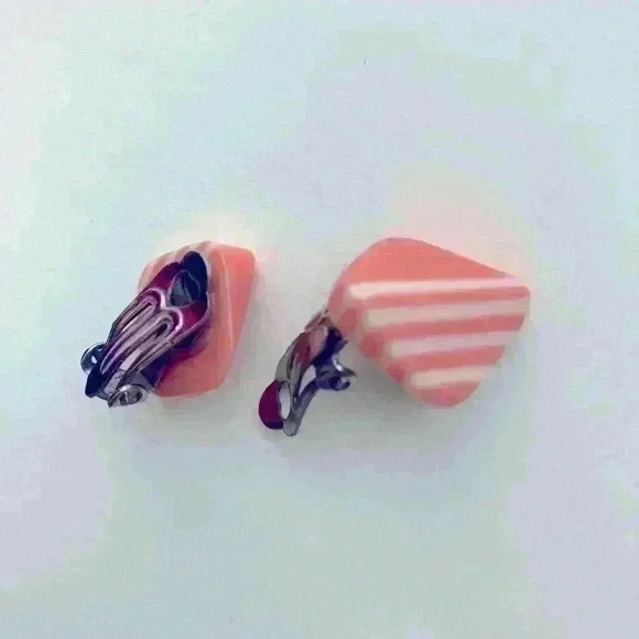 Retro clip on  earrings - Picture 6 of 9